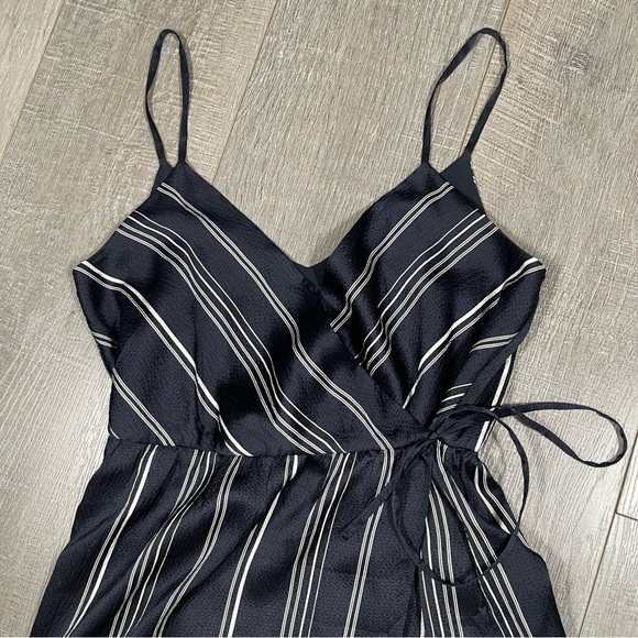 Theory Hammered 100% Silk Wrap MIDI Dress Size 2 Navy - Picture 4 of 11